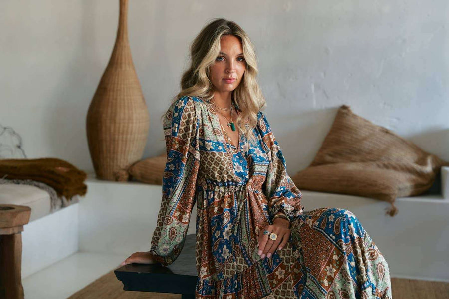Teresa Maxi Dress - Izabelle Print in brown and blue tones with bohemian pattern, made from 100% rayon. Ideal for summer and beachwear.