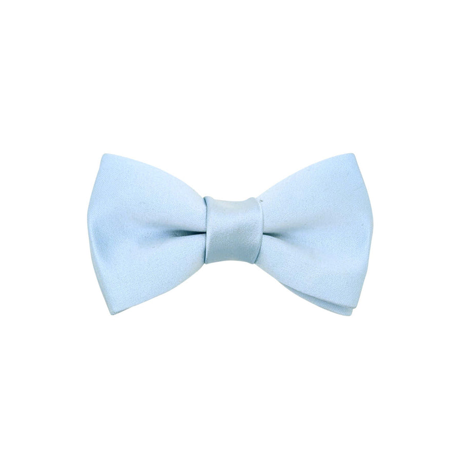 Pre-tied boys light blue bow tie with elastic neckband. Elegant accessory for weddings, suitable for children aged 4-12.